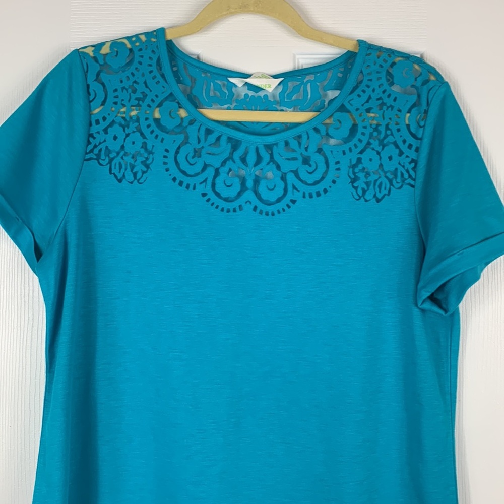 C. Wonder bright teal colored short sleeved top size medium. - Picture 2 of 8